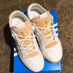 💐ADIDAS-RIVALRY RM LOW💥 Sz.10  white/cream/gray stripes🎉 like New w/BOX🎁